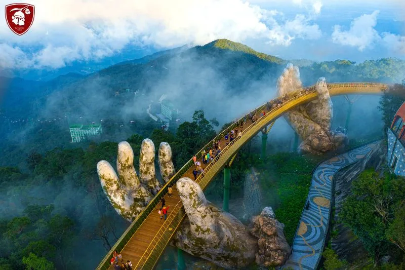 Check-in at the Golden Hands Bridge