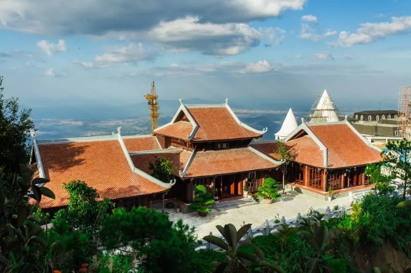 How to Find and Access Tru Vu Tea House at the Peak of Chua Mountain
