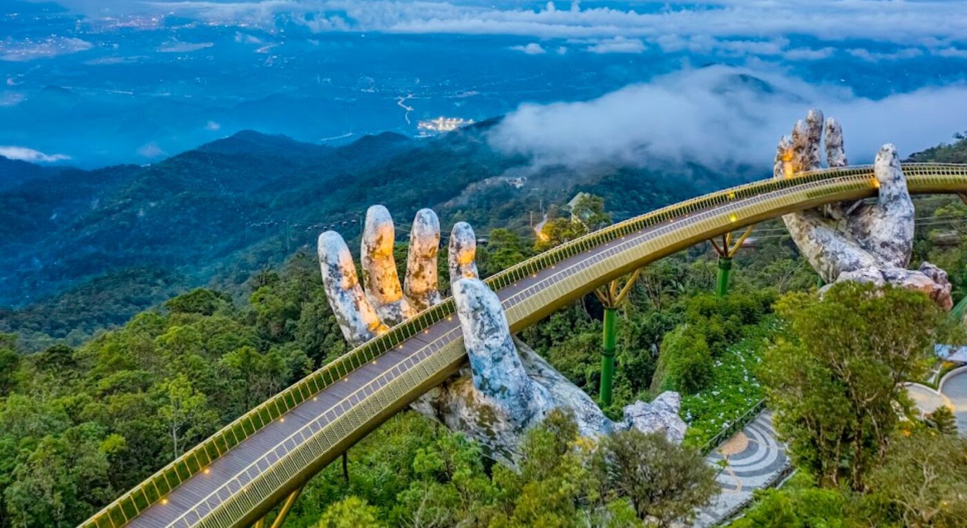 Golden hand bridge Ba Na hills