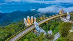 Golden hand bridge Ba Na hills